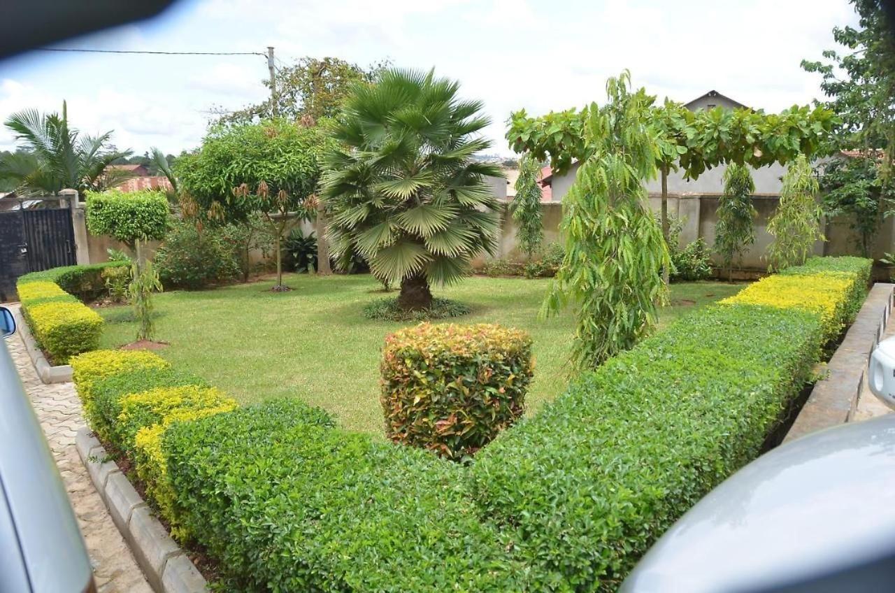 Merian Gardens And Guest House Mukono Town Exterior foto